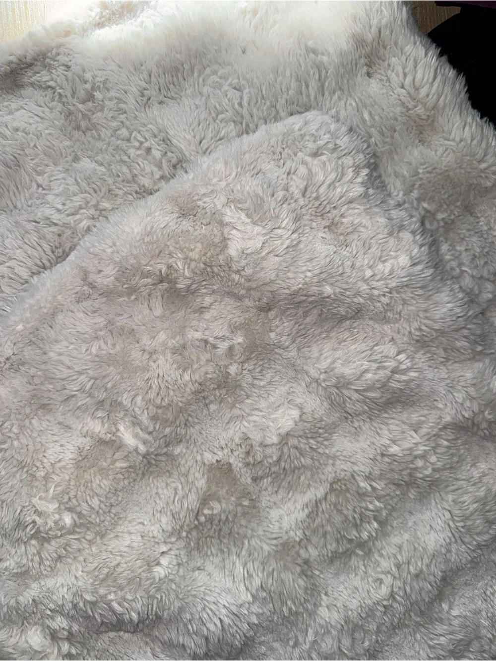 Frye Faux Fur Standard Pillow Shams — Set of 2 🤍🌸